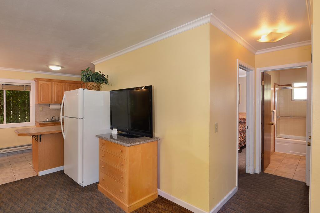 Surf Motel And Gardens Fort Bragg Bagian luar foto