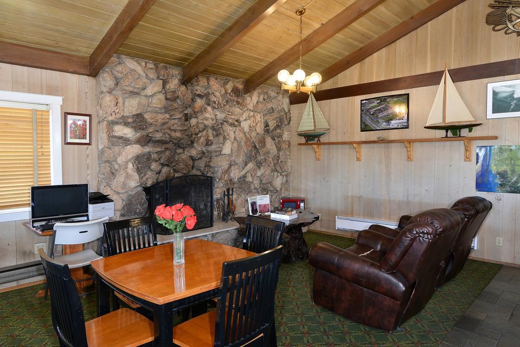 Surf Motel And Gardens Fort Bragg Bagian luar foto